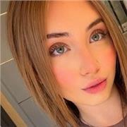 Profesora de física imparte clases para alumnos desde primaria hasta bachillerato